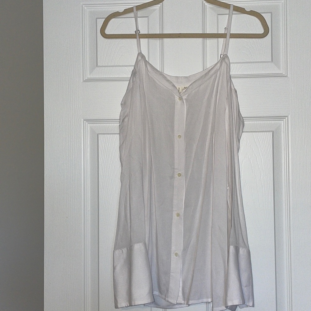 Treasure and bond white top. Size medium